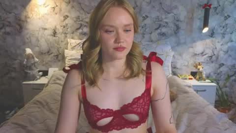 Snapshot of aurora_golden chatting on June 18, 2026, 9:14 am Kate online show from June 18, 2026, 9:14 am