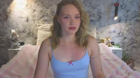 Snapshot of aurora_golden chatting on July 3, 2026, 8:43 am Kate online show from July 3, 2026, 8:43 am