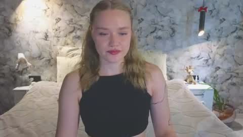 Snapshot of aurora_golden chatting on July 6, 2026, 7:49 am Kate online show from July 6, 2026, 7:49 am