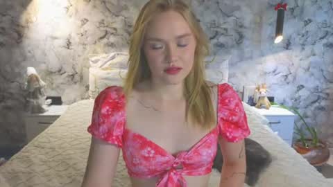 Snapshot of aurora_golden chatting on July 21, 2026, 12:40 pm Kate online show from July 21, 2026, 12:40 pm