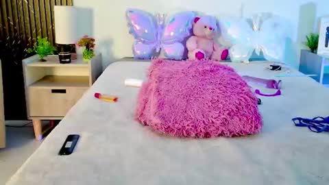 Snapshot of aurora_petitee chatting on June 18, 2026, 2:10 pm Aurora online show from June 18, 2026, 2:10 pm