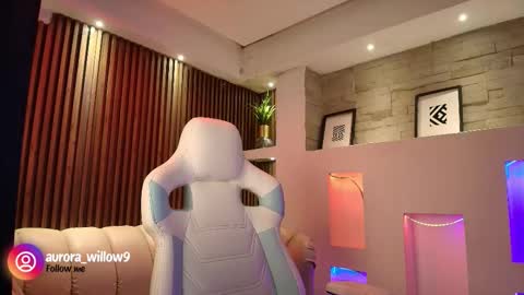 aurora_willow9 online show from December 2, 2025, 3:12 am