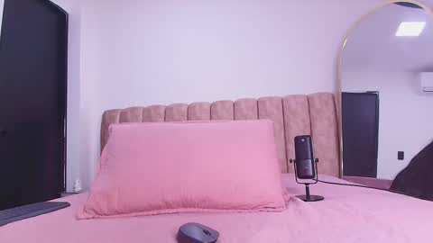 auroraa_miller online show from February 2, 2026, 11:53 am