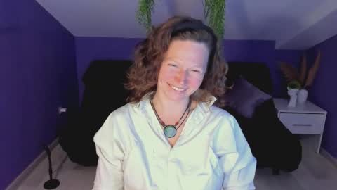 Snapshot of auroraborealis__ chatting on September 18, 2025, 7:10 am auroraborealis__ online show from September 18, 2025, 7:10 am