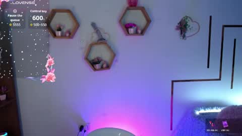 aurorahans online show from April 13, 2026, 12:27 am