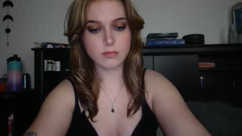 auroralightz1 online show from January 7, 2026, 2:36 am