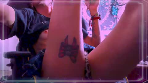 Snapshot of aurorarav3n chatting on September 22, 2025, 5:59 pm Aurora Rav3n online show from September 22, 2025, 5:59 pm