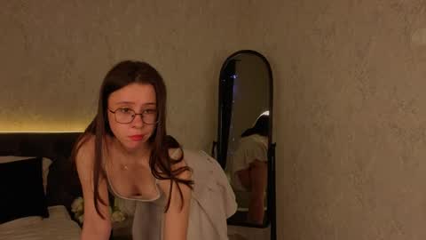 Snapshot of auroratemptia chatting on April 23, 2026, 12:29 pm Aurora online show from April 23, 2026, 12:29 pm