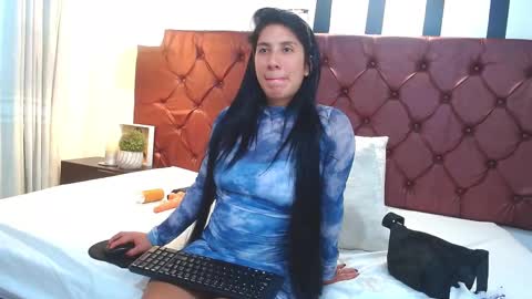 Snapshot of auroravellaris chatting on March 5, 2025, 8:32 pm Valeria Moreau online show from March 5, 2025, 8:32 pm