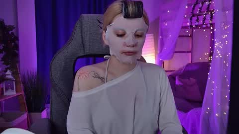 aurorawrenfield online show from March 25, 2026, 2:17 am