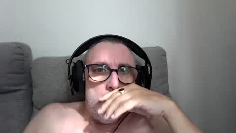 Snapshot of aussie_ozzie chatting on May 17, 2026, 12:41 am aussie_ozzie online show from May 17, 2026, 12:41 am