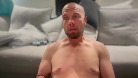 aussieboycal online show from April 2, 2026, 11:19 am