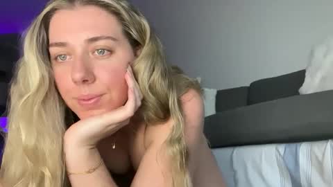 aussielulu online show from May 4, 2026, 6:42 am