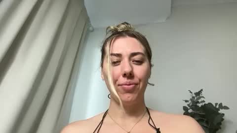 aussielulu online show from May 15, 2026, 1:56 am