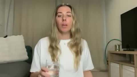 aussielulu online show from June 10, 2026, 6:45 am