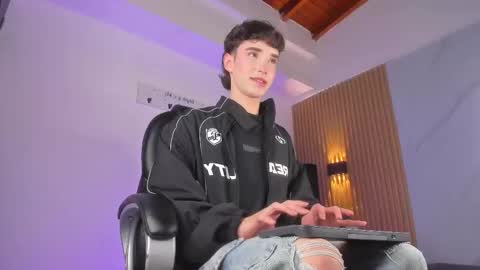 Snapshot of austin_rouse chatting on March 4, 2026, 8:15 pm austin_rouse online show from March 4, 2026, 8:15 pm