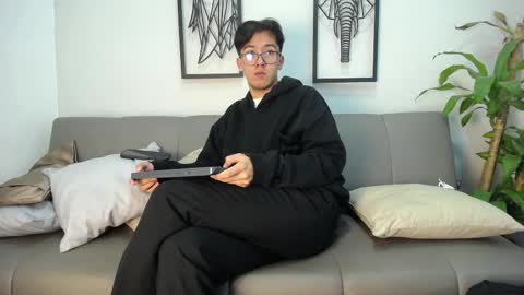 austinreeds online show from November 8, 2025, 11:43 am