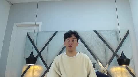 Snapshot of austinreeds chatting on November 19, 2025, 12:05 pm austinreeds online show from November 19, 2025, 12:05 pm