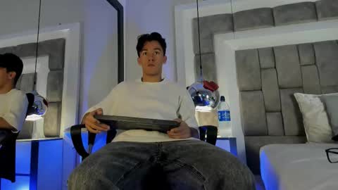 Snapshot of austinreeds chatting on March 2, 2026, 12:01 pm austinreeds online show from March 2, 2026, 12:01 pm