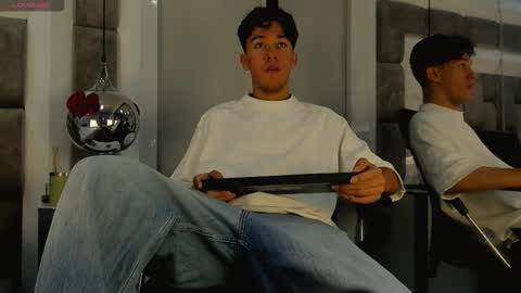 Snapshot of austinreeds chatting on March 23, 2026, 12:42 pm austinreeds online show from March 23, 2026, 12:42 pm