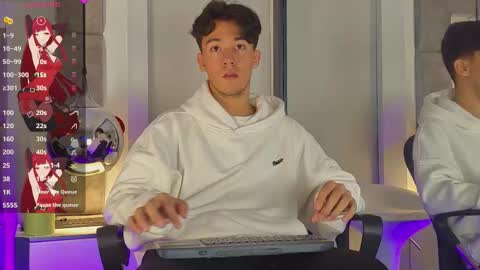 Snapshot of austinreeds chatting on March 26, 2026, 12:11 pm austinreeds online show from March 26, 2026, 12:11 pm