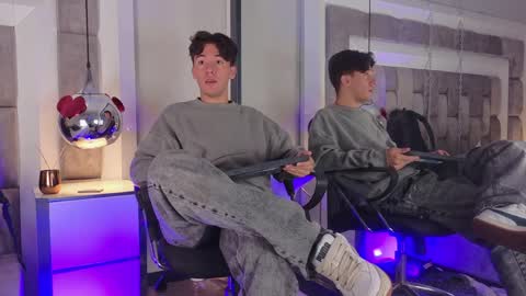 Snapshot of austinreeds chatting on April 1, 2026, 12:39 pm austinreeds online show from April 1, 2026, 12:39 pm