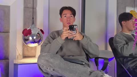 Snapshot of austinreeds chatting on April 3, 2026, 12:47 pm austinreeds online show from April 3, 2026, 12:47 pm