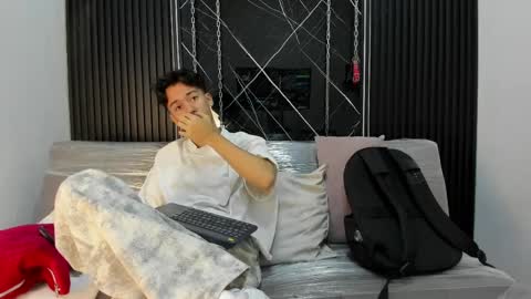 Snapshot of austinreeds chatting on April 11, 2026, 10:58 pm austinreeds online show from April 11, 2026, 10:58 pm