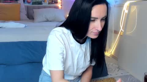 Ava online show from October 5, 2025, 6:23 am