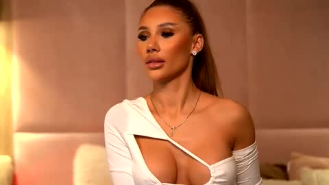 Ava online show from December 4, 2025, 1:59 am