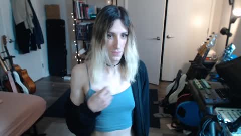 Ava online show from May 14, 2026, 8:04 pm