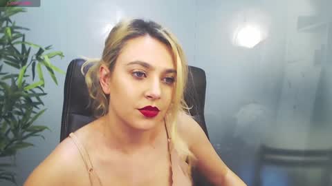 Snapshot of avablue_ chatting on January 22, 2025, 10:29 am online show from January 22, 2025, 10:29 am