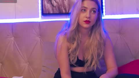 Snapshot of avablue_ chatting on February 13, 2025, 7:45 am online show from February 13, 2025, 7:45 am