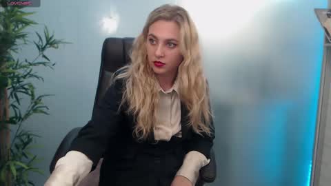 Snapshot of avablue_ chatting on March 1, 2025, 7:41 am online show from March 1, 2025, 7:41 am