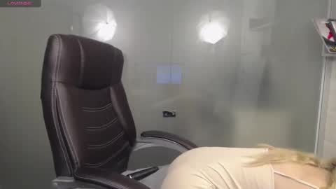 Snapshot of avablue_ chatting on March 8, 2025, 4:23 am online show from March 8, 2025, 4:23 am