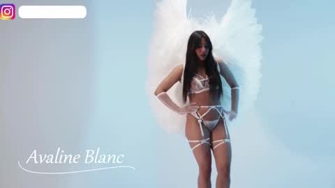 Snapshot of avaline_blanc chatting on December 25, 2024, 2:14 am Avaline Help me reach 100 likes TRANSMISSION EVERY DAY FROM 39 PM online show from December 25, 2024, 2:14 am