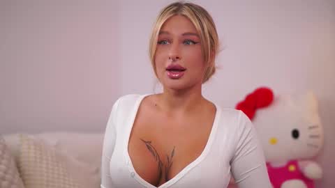 Carina online show from September 12, 2025, 8:20 pm