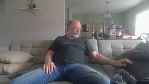 Snapshot of averagegreg chatting on March 17, 2026, 6:11 pm Greg online show from March 17, 2026, 6:11 pm