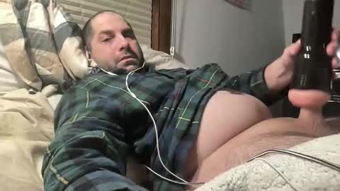 Snapshot of averagejoe345977 chatting on February 6, 2026, 12:37 am averagejoe345977 online show from February 6, 2026, 12:37 am