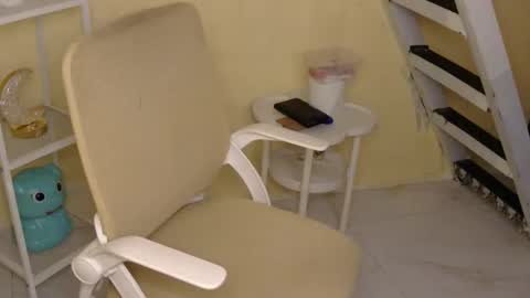 Rhian online show from October 18, 2025, 4:04 am