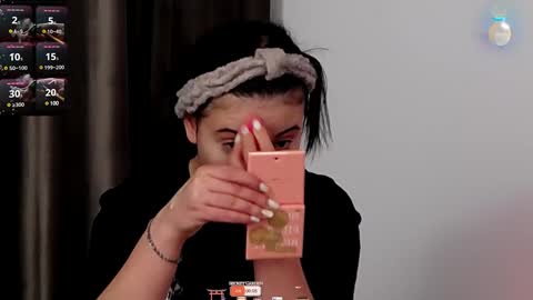 AveryWillow online show from January 12, 2025, 5:01 pm