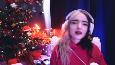 Snapshot of avi_nile chatting on December 24, 2024, 5:49 am Avriel online show from December 24, 2024, 5:49 am