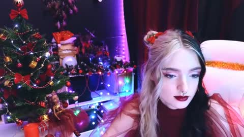 Snapshot of avi_nile chatting on December 26, 2024, 2:44 am Avriel online show from December 26, 2024, 2:44 am