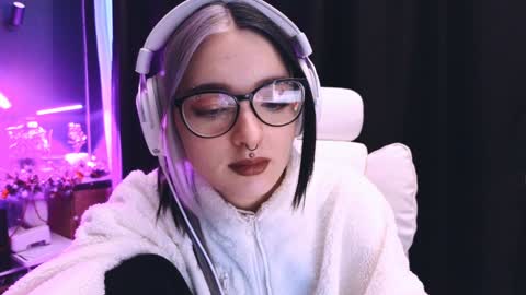 Snapshot of avi_nile chatting on January 26, 2025, 2:14 am Avriel online show from January 26, 2025, 2:14 am