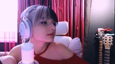 Snapshot of avi_nile chatting on December 20, 2025, 5:47 am Avriel online show from December 20, 2025, 5:47 am