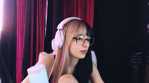 Snapshot of avi_nile chatting on March 25, 2026, 12:22 pm Avriel online show from March 25, 2026, 12:22 pm