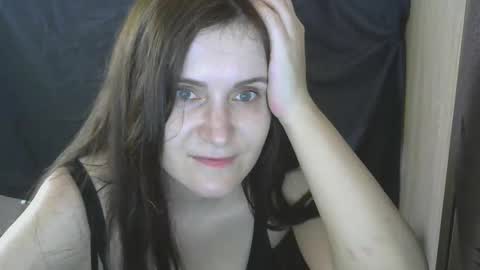 Snapshot of avialenne chatting on May 15, 2026, 1:18 pm avialenne online show from May 15, 2026, 1:18 pm