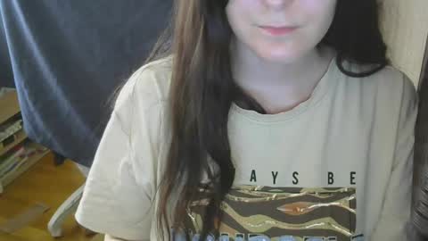 Snapshot of avialenne chatting on May 18, 2026, 12:22 pm avialenne online show from May 18, 2026, 12:22 pm
