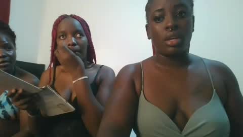 Snapshot of avian_babe1 chatting on June 16, 2026, 12:24 am avian_babe1 online show from June 16, 2026, 12:24 am