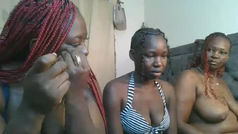 Snapshot of avian_babe1 chatting on June 25, 2026, 10:14 pm avian_babe1 online show from June 25, 2026, 10:14 pm